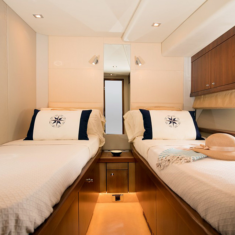 The yacht: twin-cabin
